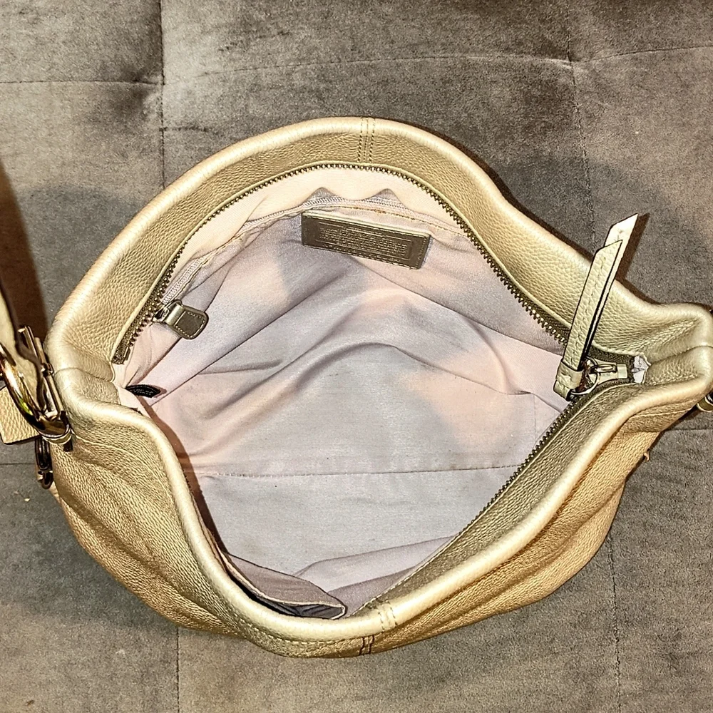 EUC COACH BEIGE/GOLD METALLIC PEBBLED LEATHER SHOUDLER BAG ADJUSTABLE STRAP